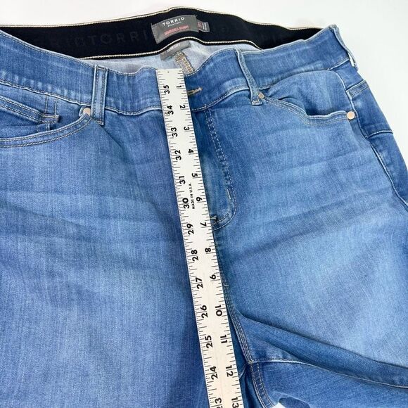 Torrid Bombshell Skinny Jeans Women's 20S Dark Blue Wash Super Soft Denim - Picture 4 of 11